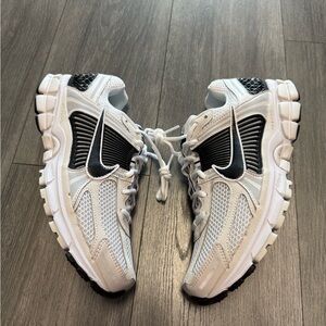 Nike Air Zoom Vomero 5 Running Shoes White Black FB9149-101 Men’s Size 9 New